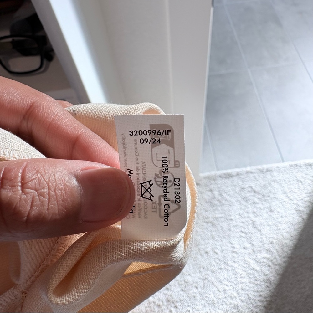 Louis Vuitton Key Pouch - Picture 9 of 11